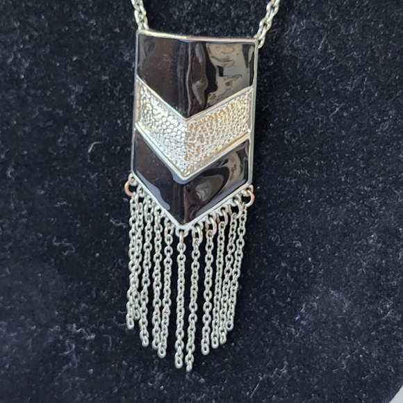 NE30 Long silver plated chevron enemal black white dangling pendant Preowned - Picture 2 of 3